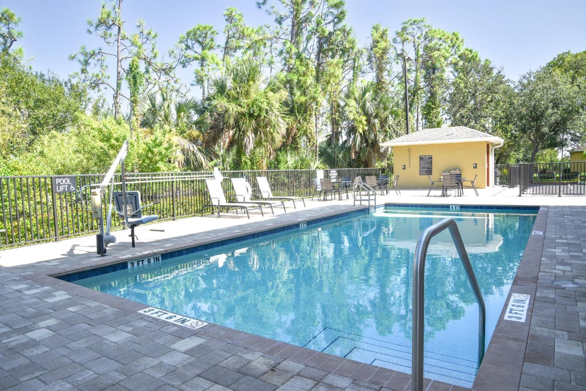 Candlewood Suites Fort Myers Interstate 75 By Ihg Exterior foto